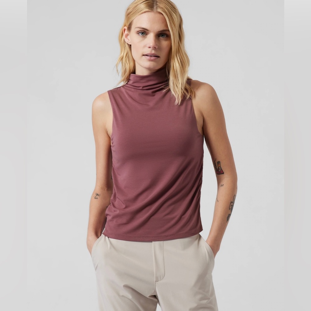 NWT Athleta Essence Mock Neck Support Tank Size Large
